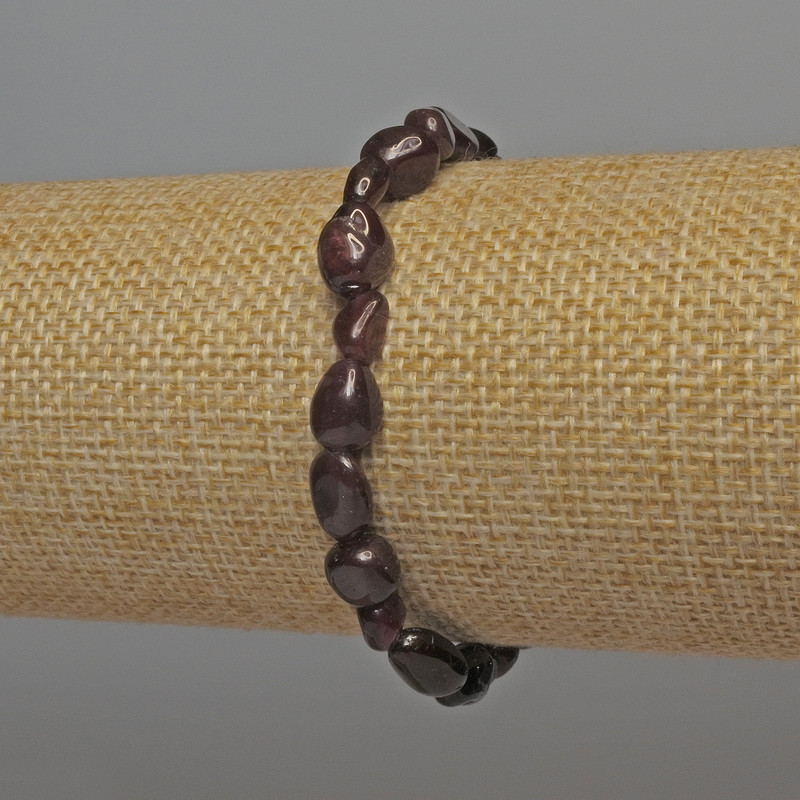 Náramek z granátu s fazetovanými korálkami, průměr 5–11×5–7 mm, délka 18 cm, elastický