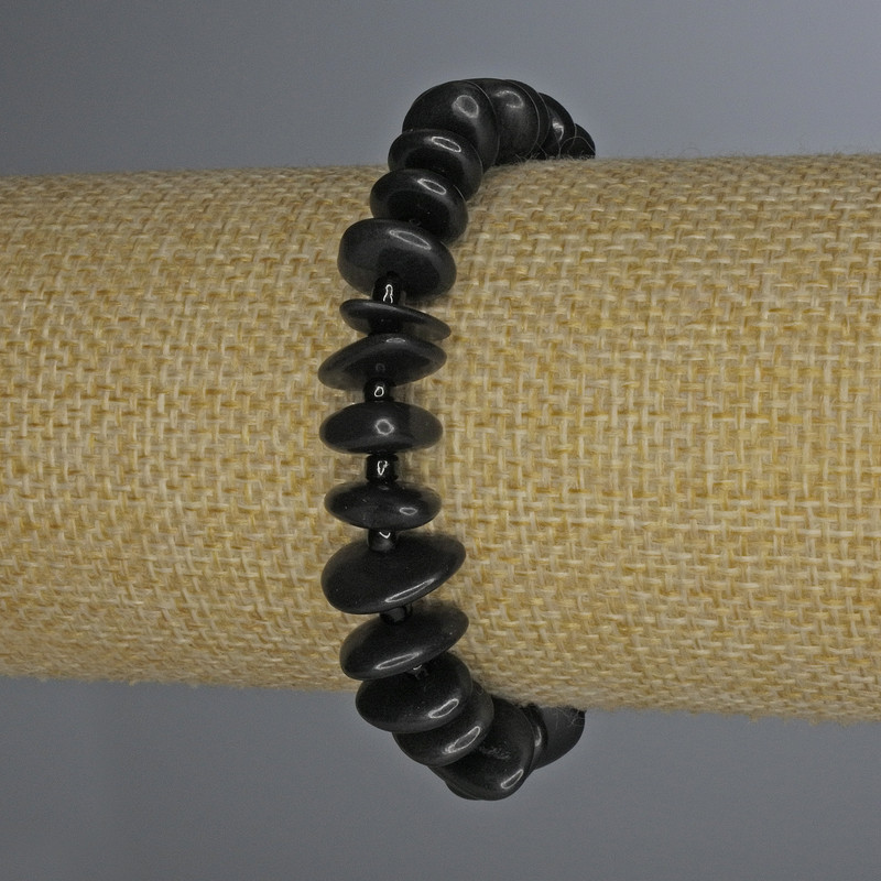 Náramek z achátu – čipové korálky 10×3 mm ±, s korálkami o průměru 3 mm ±, délka 18 cm ±, na elastické gumičce