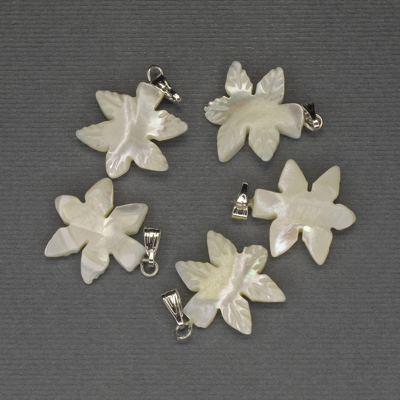 Přívěsek Perleťový list 27×18 mm ± stříbrný kov