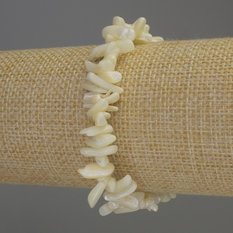 Náramek z perleťových částeček, průměr 7–12×2–4 mm, délka 18 cm, elastický