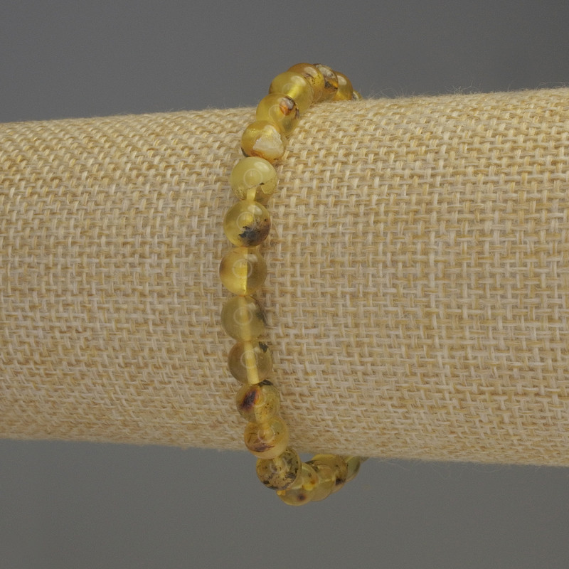 Náramek z jantaru s hladkými kuličkami, průměr 6–6,5 mm, délka 18 cm, elastický