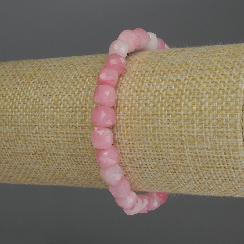 Náramek z turmalínu, broušené kubické korálky, průměr 7 mm, délka 18 cm, elastický