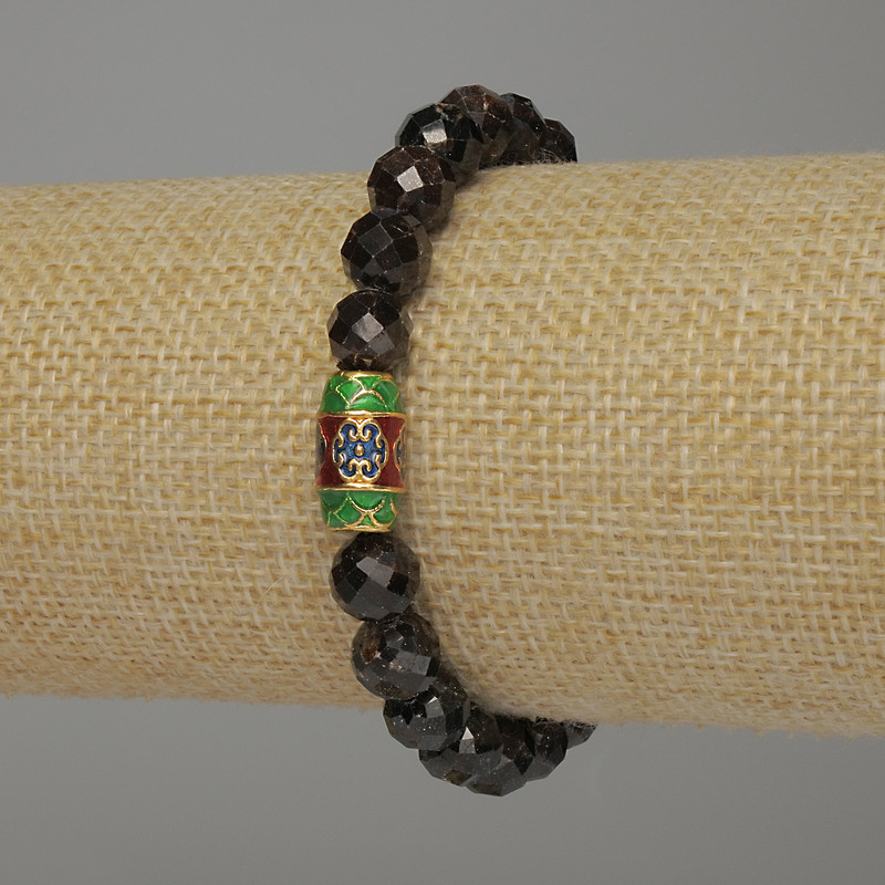 Náramek z granátu, facetované korálky, průměr 8 mm, délka 18 cm, elastický