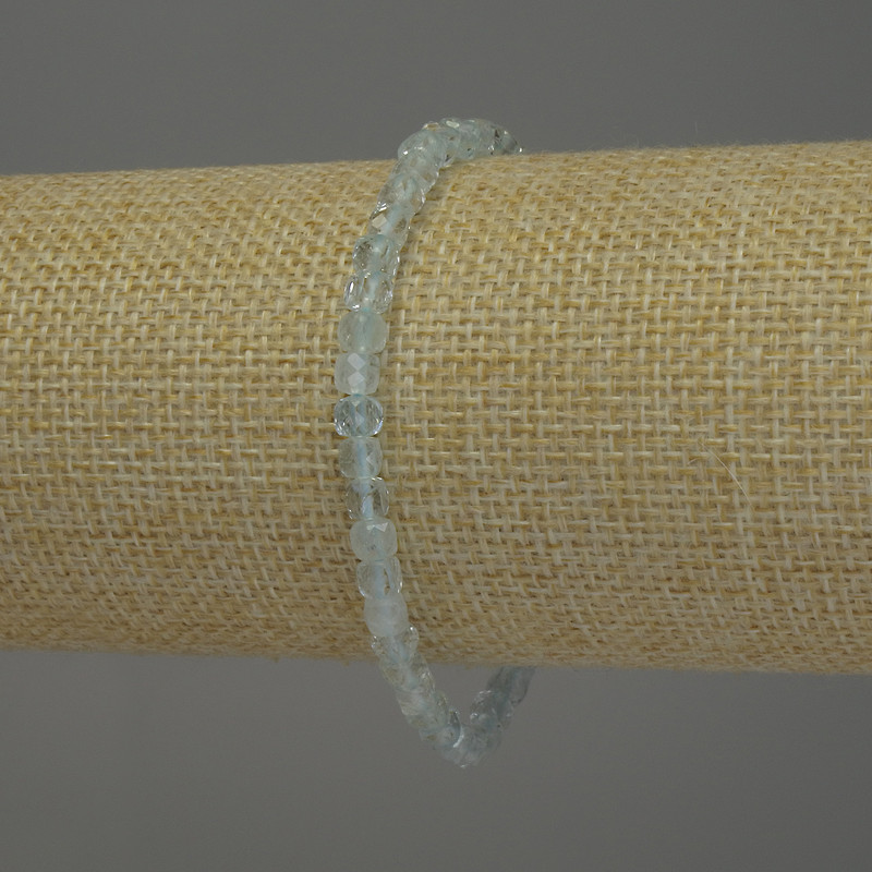 Браслет Топаз натуральний камінь гранований кубик, діаметр 4х4мм+-, довжина 18см+- стрейч