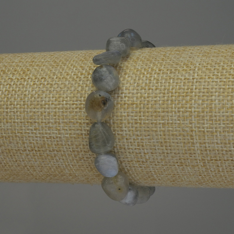 Náramek z labradoritu fasetovaný, průměr 10–12×9 mm, délka 18 cm, elastický