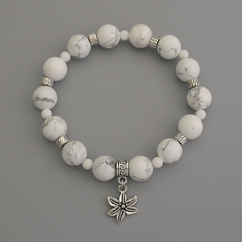 Náramek z chalcedonu – kuličky o průměru 10 mm ±, achátové kuličky 4 mm ±, s kovovými vsadkami, délka 18 cm ±, elastický