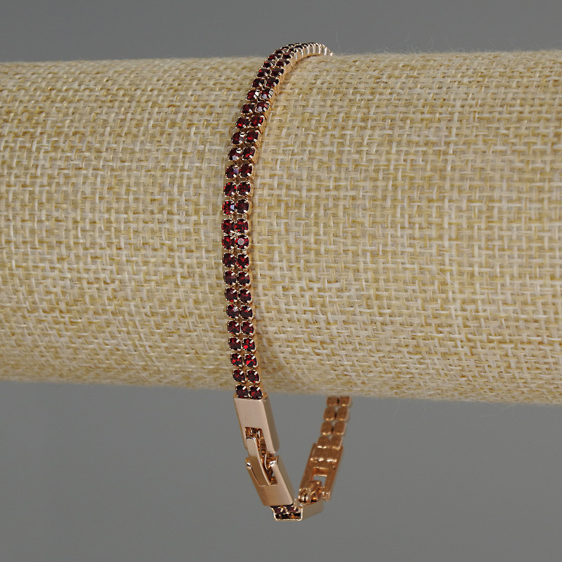 Náramek Xuping pozlacený 18K s červenými štrasovými kamínky, tloušťka 4,5 mm, délka 17–19 cm