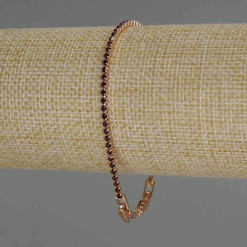 Náramek Xuping pozlacený 18K s červenými kamínky, tloušťka 2,0 mm, délka 17–19 cm