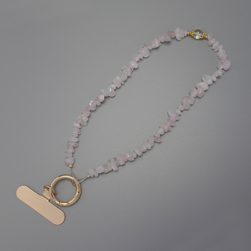 Přívěšek na telefon s řetízkem z růžového křemene, drobná zrníčka 4–9×2,5 mm ±, kroužek, průměr 24 mm ±, délka 24 cm ±
