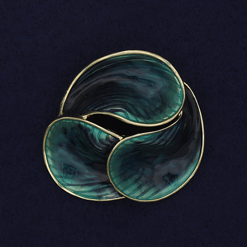 Brož Akcent se zeleným smaltem a zlatavým kovem 44 mm+