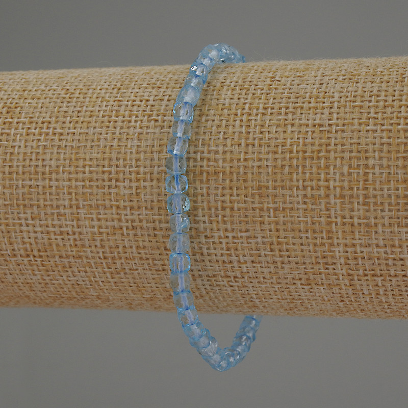 Браслет Топаз натуральний камінь гранований кубик, діаметр 4х4мм+-, довжина 18см+- стрейч