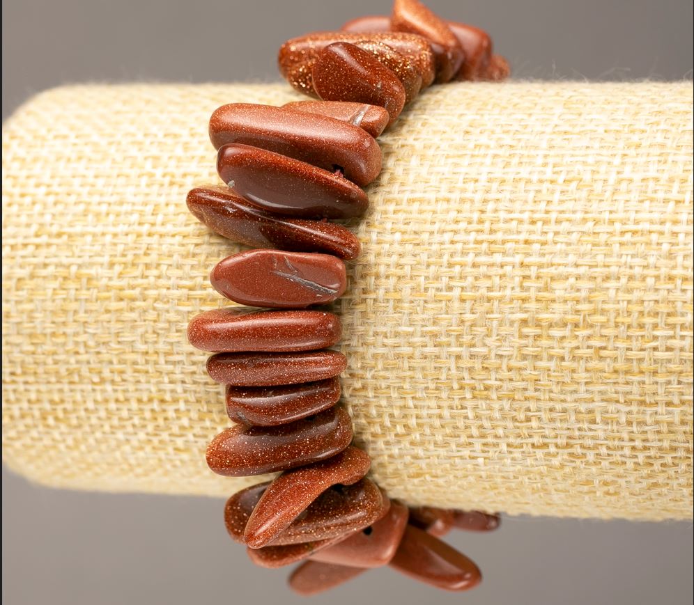 Náramek z aventurínu Zlatý písek, kousíček «jehlička» na gumičce Ø 14–26×4–6(±)mm, obvod 18 cm