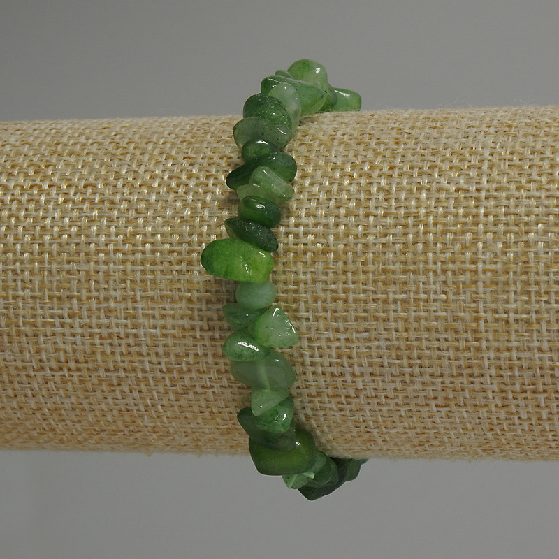 Náramek z tonovaného růžového křemene, drobné korálky, průměr 7–10×3–5 mm, délka 18 cm, elastický