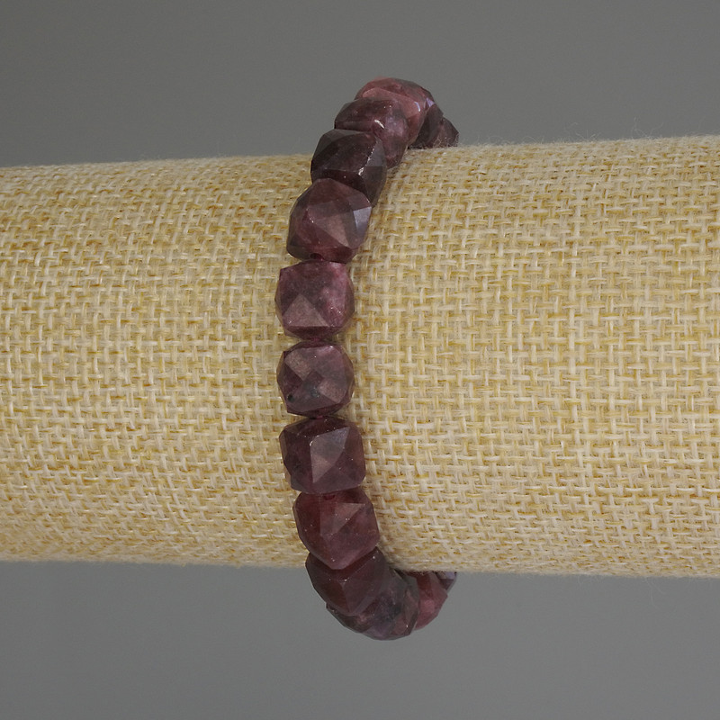 Náramek z turmalínu, broušené kubíky, 8×8 mm, délka 18 cm (elastický)