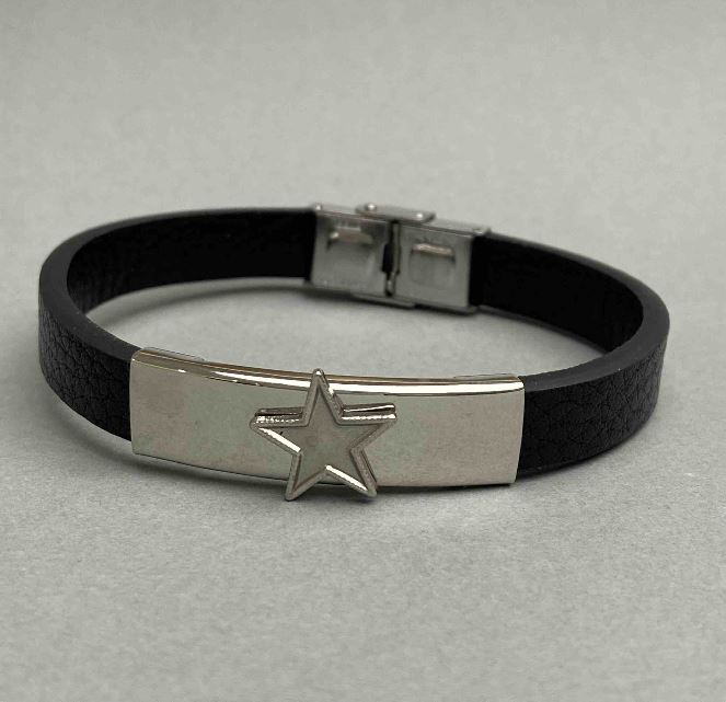 Černý pánský náramek na zapínání s kovovými vložkami, délka 21 cm+