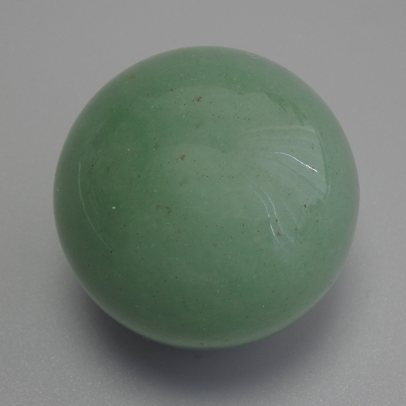 Suvenýrní koule z nefritu, průměr 30 mm+