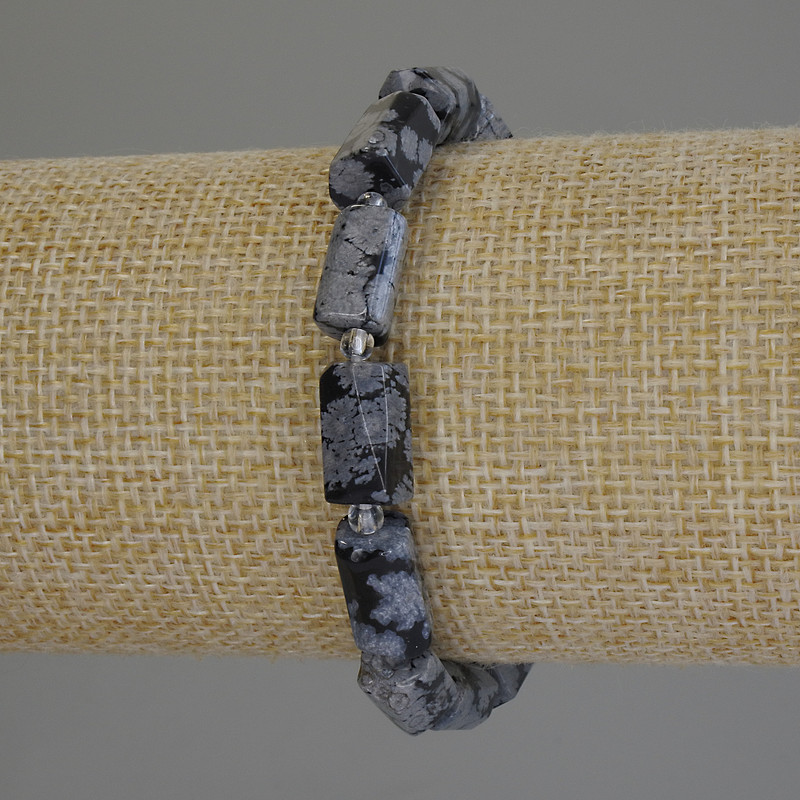 Náramek ze sněžného obsidiánu 'Slzy Apačů' s obroušeným výbrusem, průměr 12×7 mm ±, korálky 3 mm ±, délka 18 cm ±, elastická šňůra