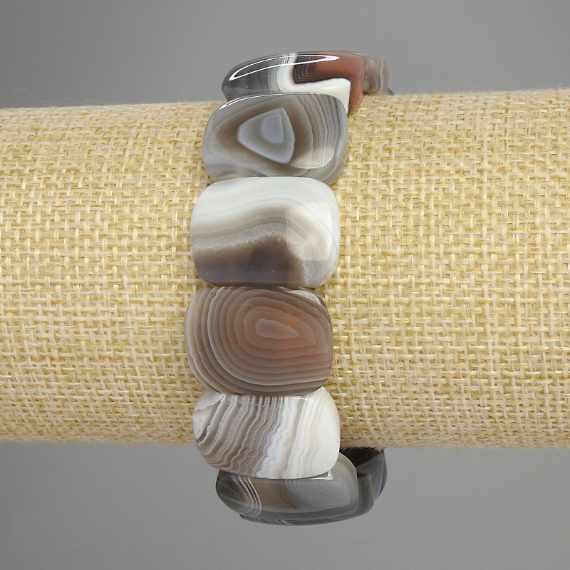 Náramek z achátu Botswany, přírodní kámen, zaoblené články, průměr 20×14 mm, ± délka 18 cm, ± elastický