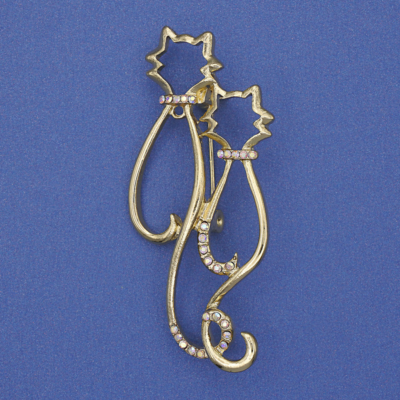 Brož Kočky se duhovými krystaly, matný zlatý kov 58 × 26 mm+