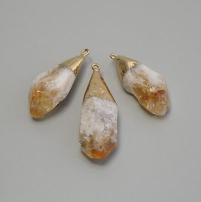 Přívěšek z citrínu, broušený, rozměry 15–18 × 41–47 mm ± zlatavý kov