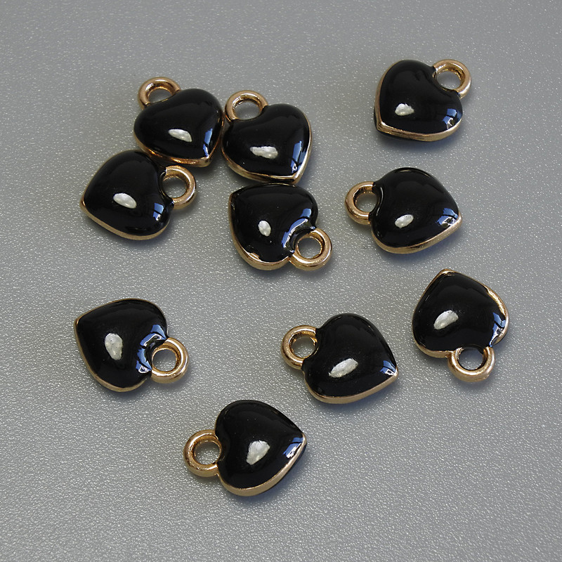 Přívěšek ve tvaru srdce, černý smalt, zlatý kov, průměr 6×8 mm, balení 10 ks