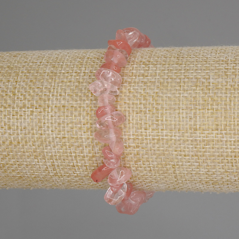 Náramek z chalcedonu – drobné úlomky, průměr 6–9 × 3–5 mm, délka 18 cm, elastický