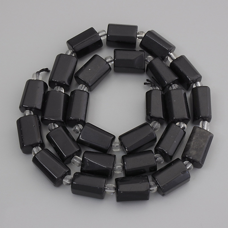 Turmalínové korálky z opracovaného kamene, průměr 13–14×9–10 mm, + rokajl 4 mm, na niti, délka 44 cm+