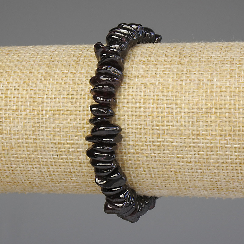 Náramek z granátových zrn 7–9×3–5 mm, délka 18 cm, elastický