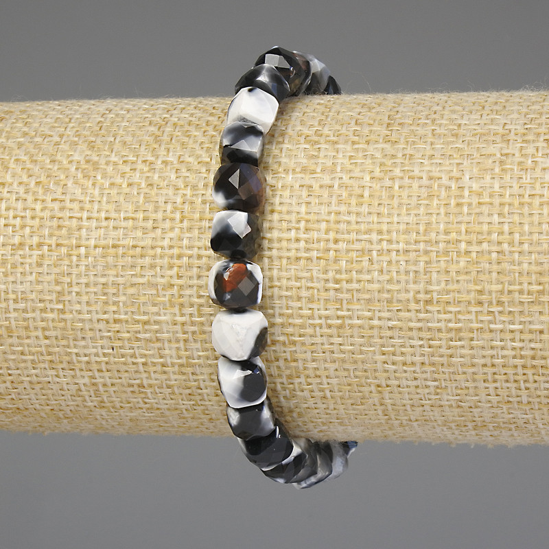 Náramek z achátu, broušené kubíky 6,5×6,5 mm, délka 18 cm, elastický