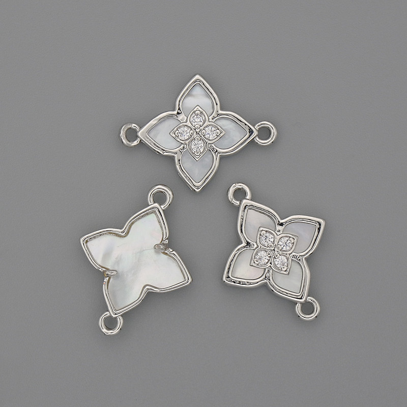 Konektor perleťový 15×19 mm ± ve stříbrném kovu