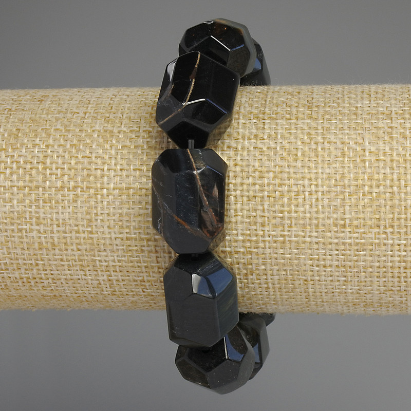 Náramek ze sokolího oka s víceúhelníkovými fazetami, rozměry 20×16 mm, délka 18 cm ±, elastická šňůra