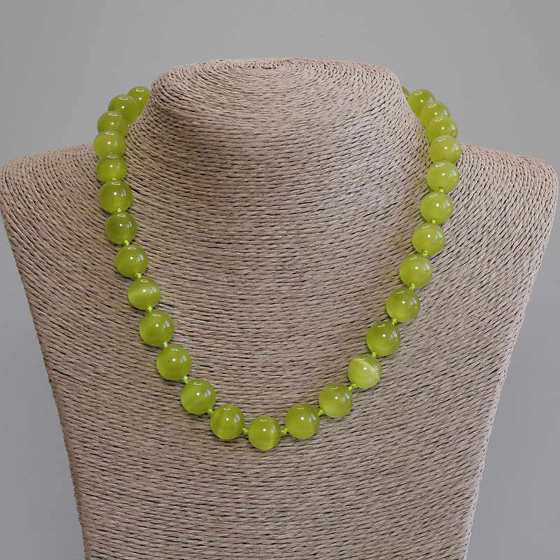 Náhrdelník z kočičího oka - hladké kuličky, průměr 12 mm, délka cca 50 cm, s karabinkovým zapínáním