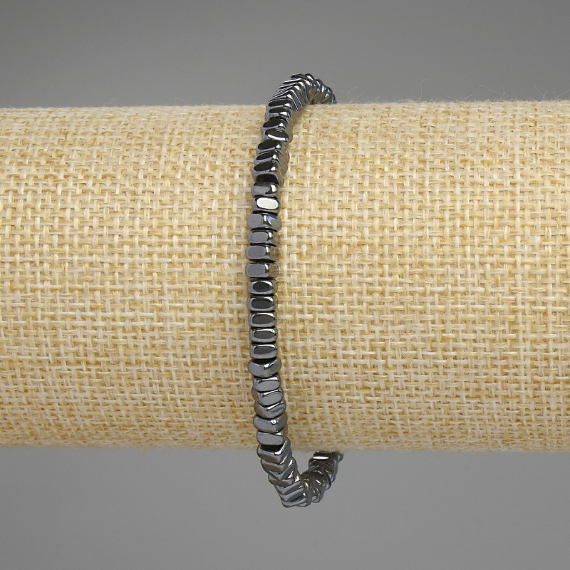 Náramek z hematitu – čtvercové rondely 4×2 mm, délka 18 cm, elastický