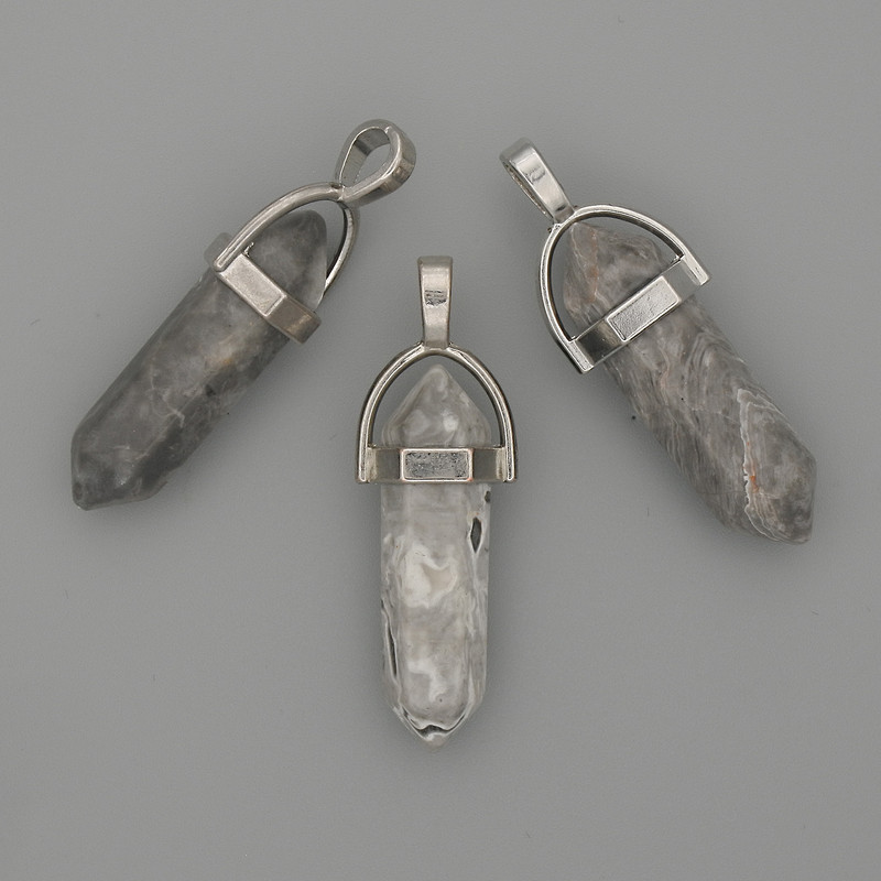 Přívěsek ve tvaru šestiúhelníku ze šedého jaspisu s krystalem, 8×31×41 mm