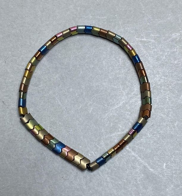 Náramek z hematitu «Vlna», průměr 5 mm, 5×4 mm, délka 18 cm, se strečovou osnovou