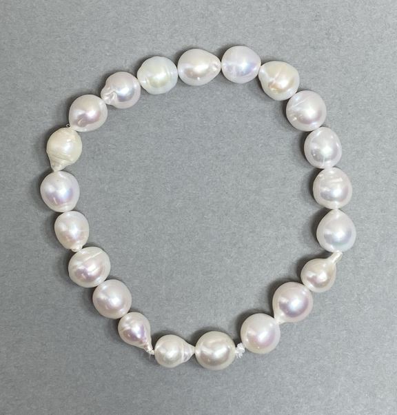 Náramek z říčních perel 6,5–8×8–9 mm, délka 18 cm, elastický
