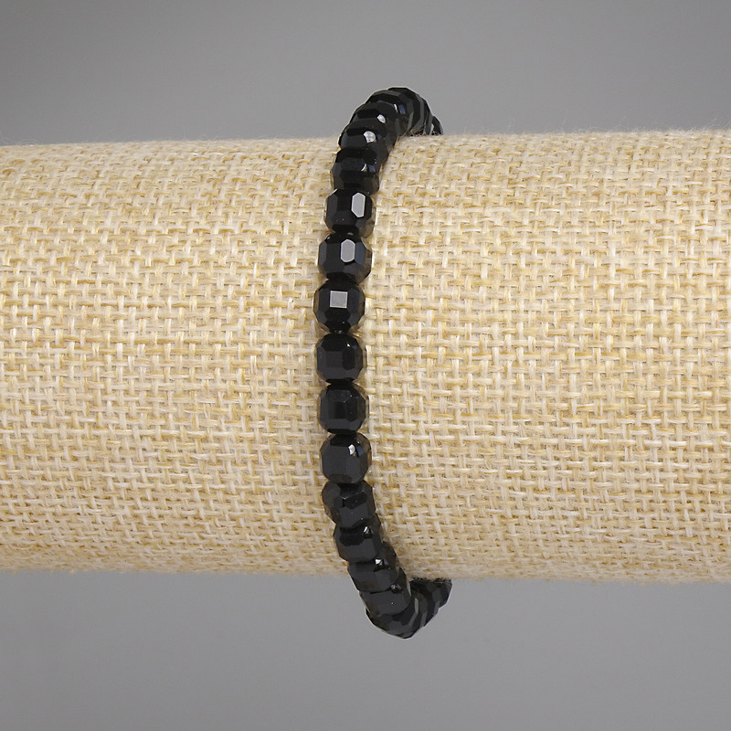 Náramek z turmalínu, broušené kubíky, velikost 5×5 mm, délka 18 cm, elastický