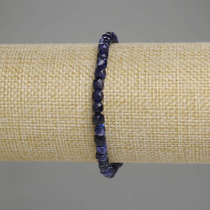 Náramek ze sodalitu, broušené kubíky 4,5×4,5 mm, délka 18 cm +