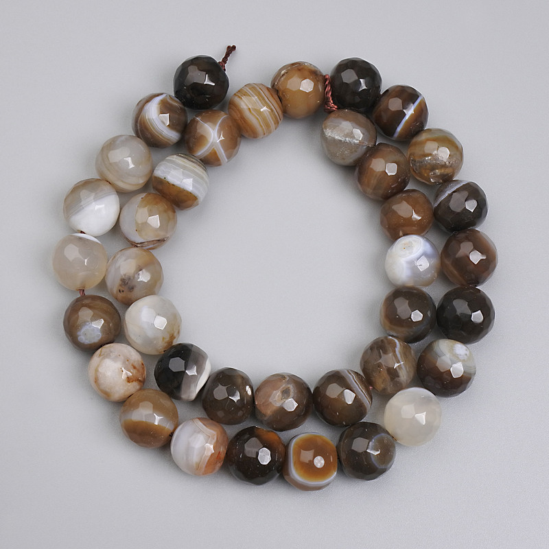 Achátové broušené kuličky, průměr 10 mm, délka 36 cm, navlečené na niti