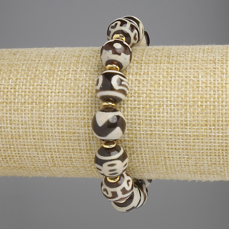 Náramek z achátu s hladkými kuličkami o průměru cca 12 mm – s kovovými vsadkami, délka 18 cm, elastický