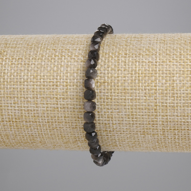 Náramek ze stříbřitého obsidiánu, facované kostky 4×4 mm, délka 18 cm, elastický