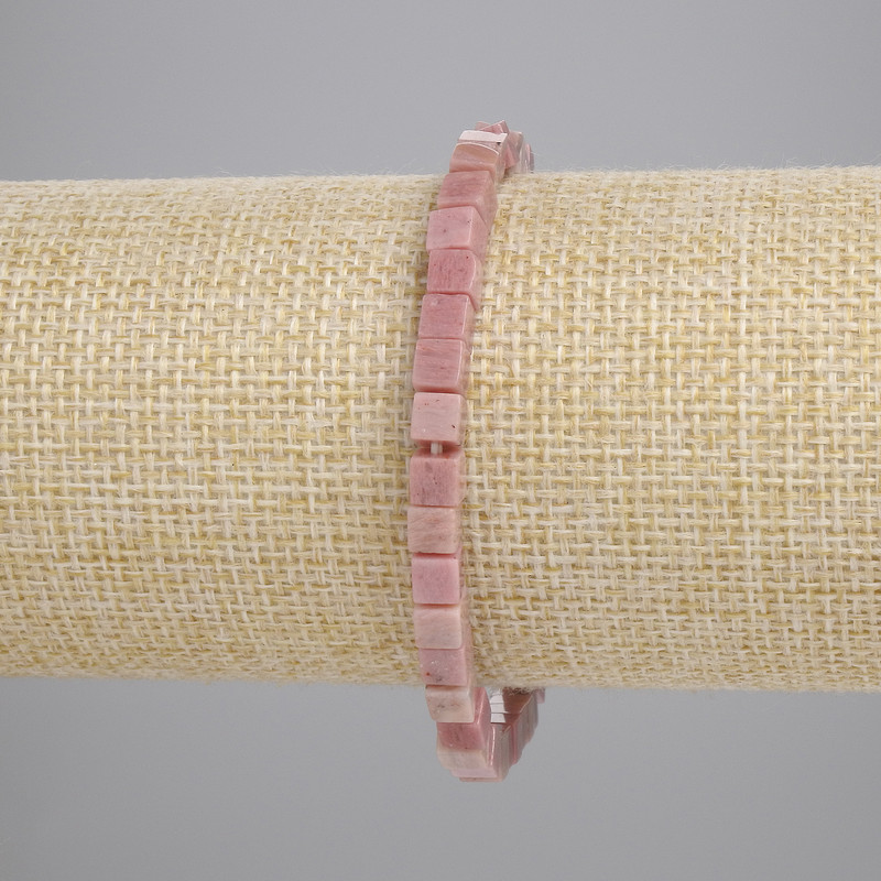 Náramek z rhodonitu – kubíky 4,5×4,5 mm, délka 18 cm, elastický