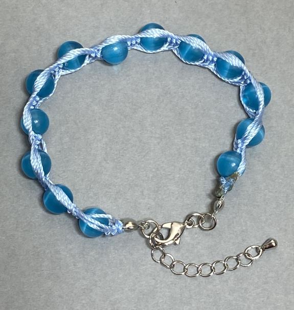 Náramek z kamene kočičí oko, hladké kuličky, průměr 8 mm, délka 18 cm, s prodlužovacím řetízkem 5 cm