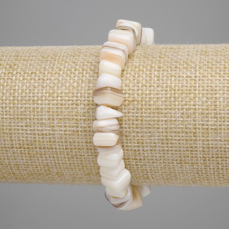 Náramek z perleti, broušené korálky 7–9×3–5 mm, délka cca 18 cm, elastický