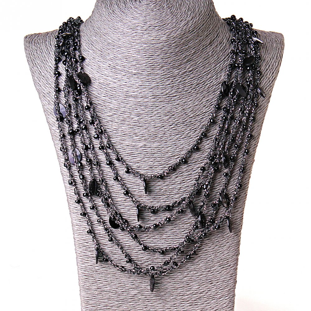 Náhrdelník pavoučí síť s oválnými visacími přívěsky, černý, délka 70 cm