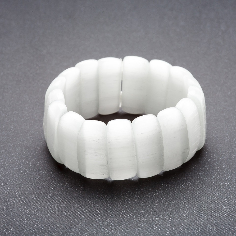 Náramek z kočičího oka na gumičce, perlová barva, řetínek, 25×11 mm