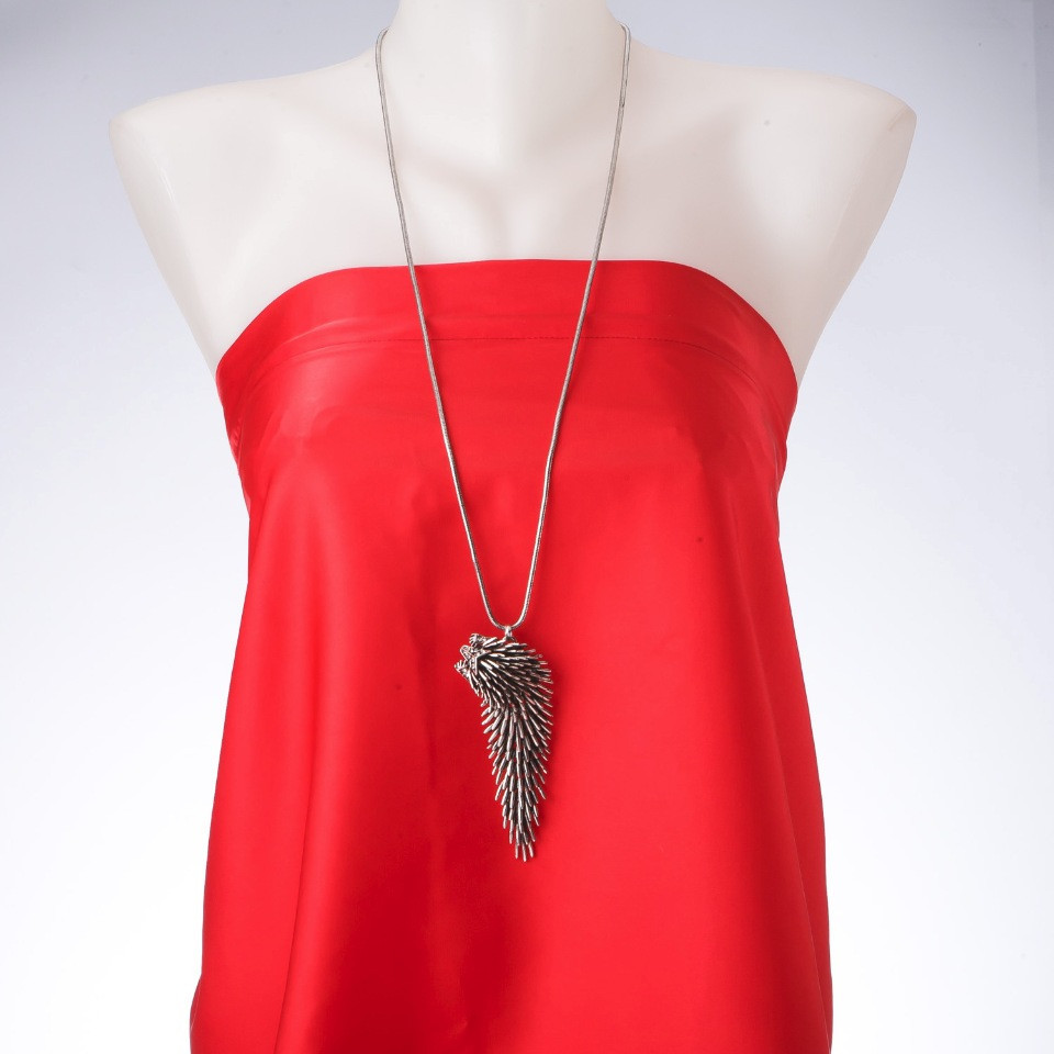 Přívěšek na dlouhé ocelové šňůře – Ježek, délka 85 cm