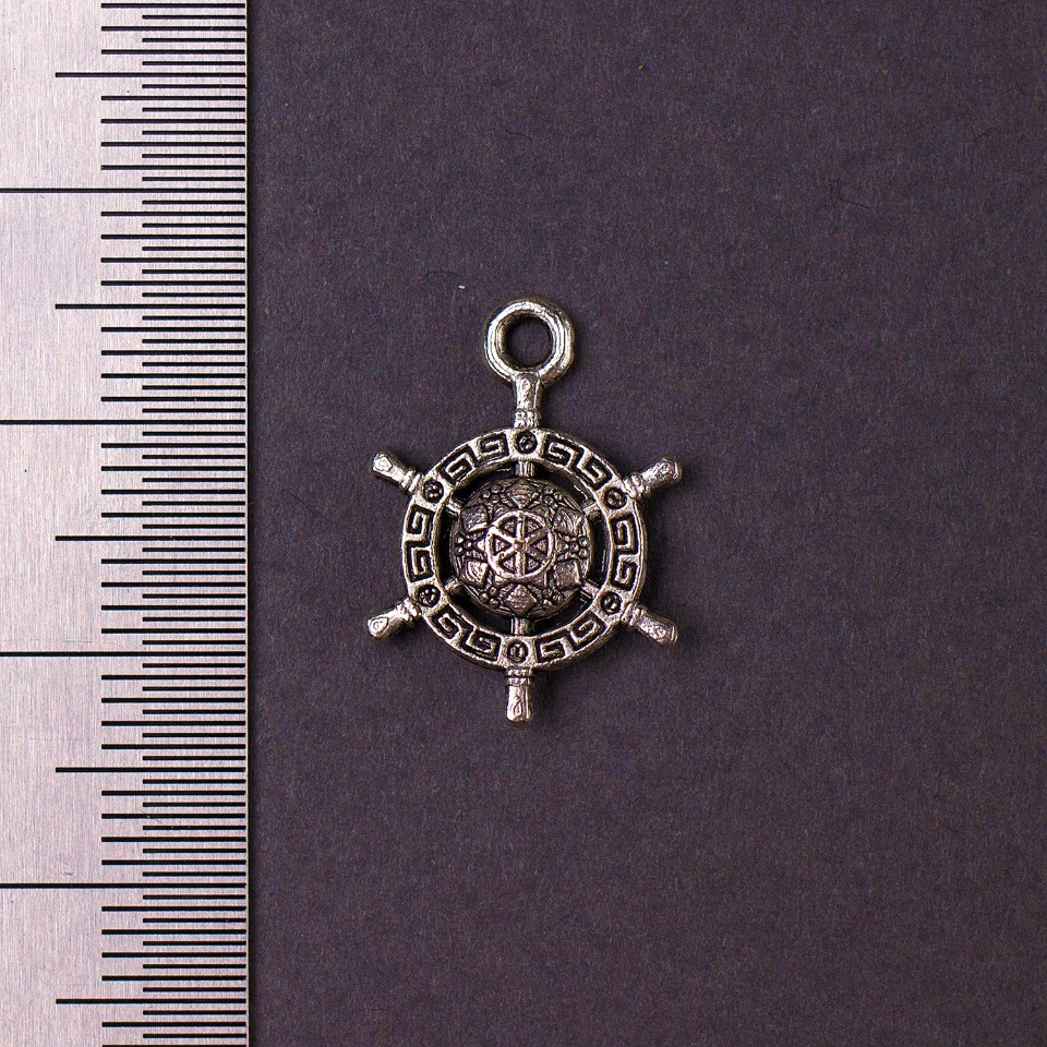 Přívěsek kormidlo řecké 19×14 mm, povrchová úprava 20 g, + 25 ks