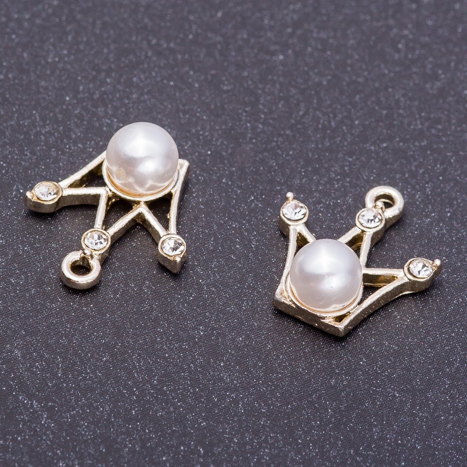 Bižuterní přívěšek „Koruna“, průměr 16 mm, délka 18 mm, otvor 5 mm, 4 ks