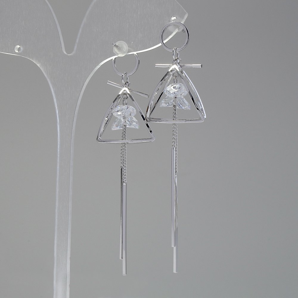 Náušnice 'Itaolao' ve tvaru pyramid s krystaly, průměr 20 mm, délka 55 mm, barva stříbrná